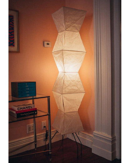 Lunora Haze | Skulpturale Stehlampe aus Reispapier im Japandi-Stil