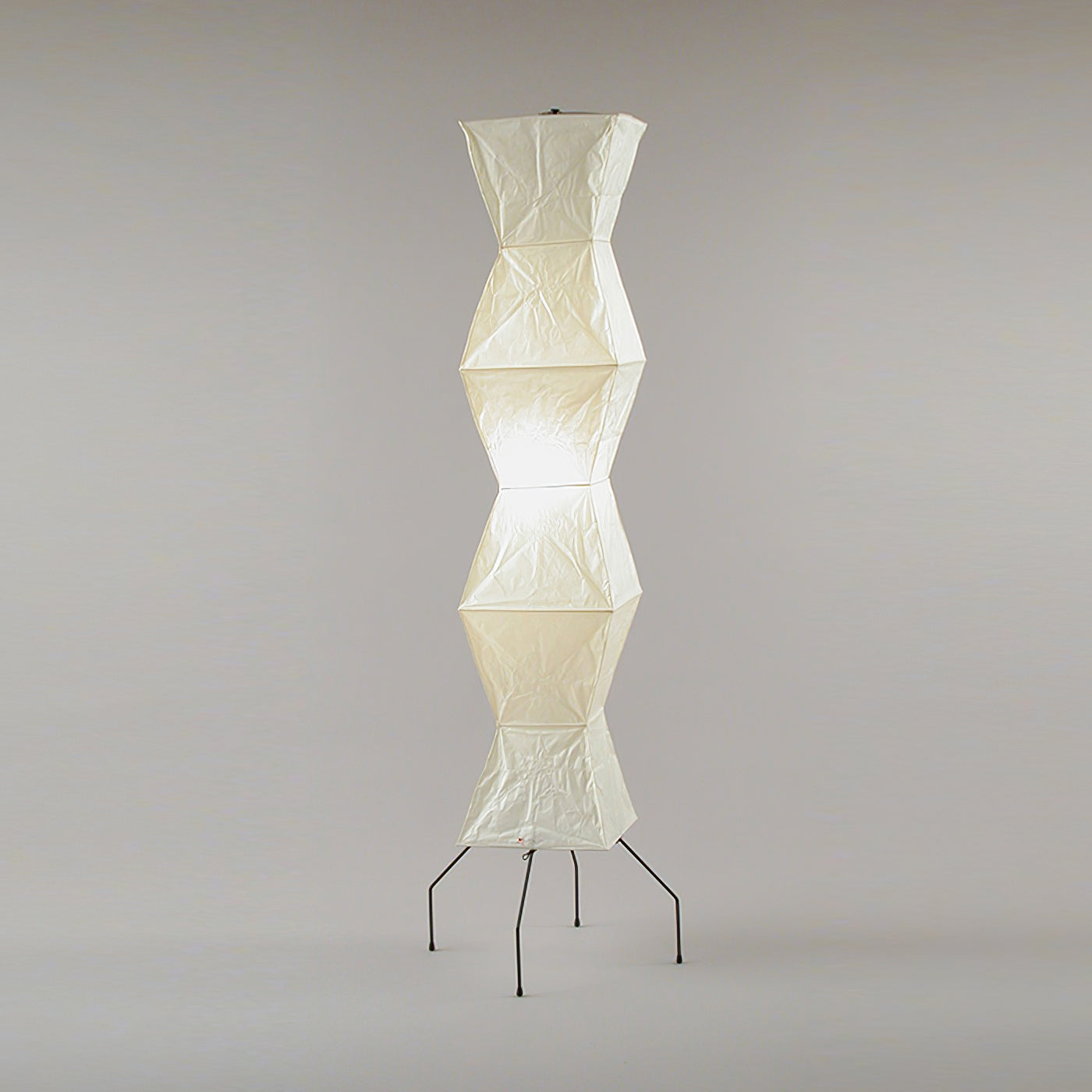 Lunora Haze | Skulpturale Stehlampe aus Reispapier im Japandi-Stil