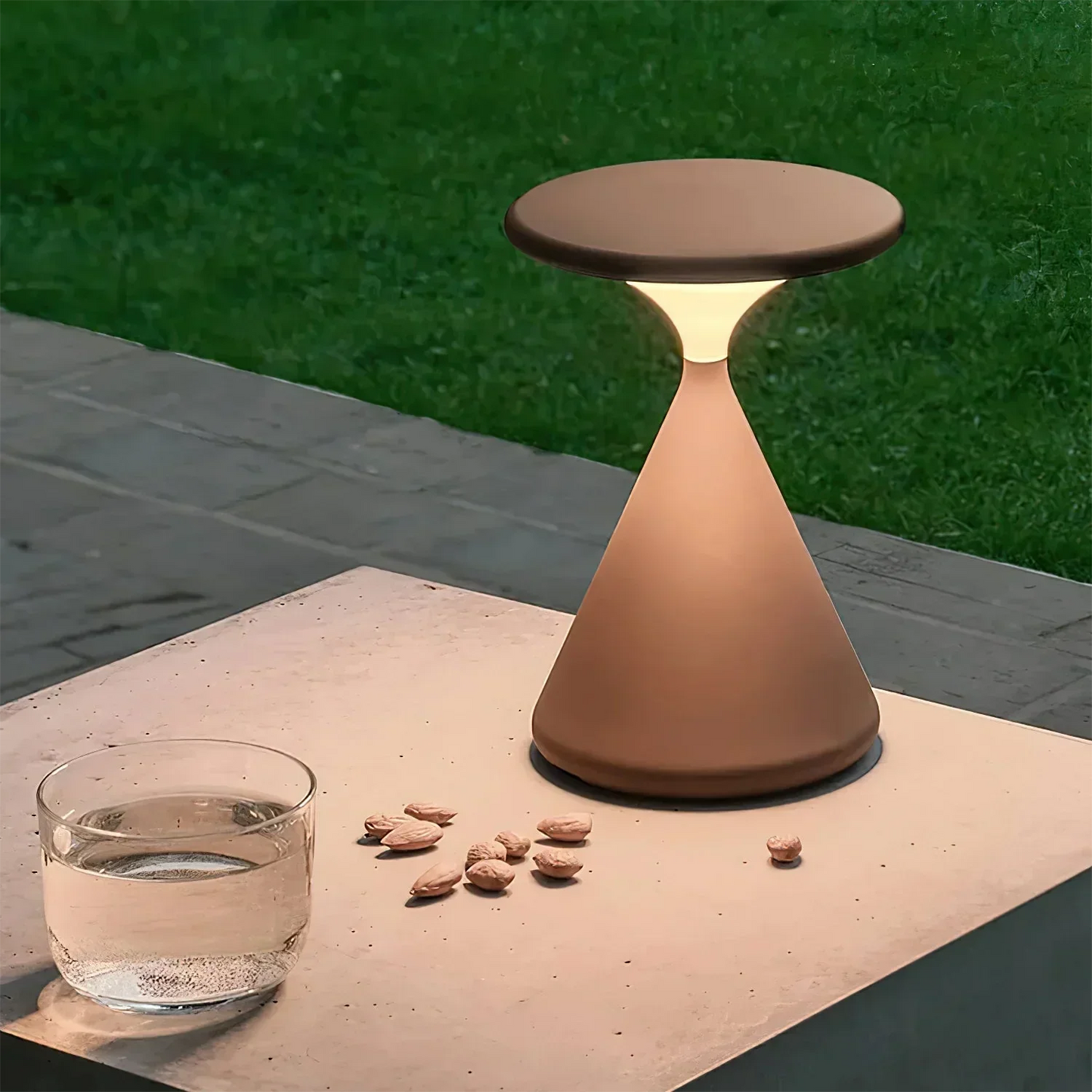 Aeron Glow | Kabellose LED-Tischleuchte im Hourglass-Design