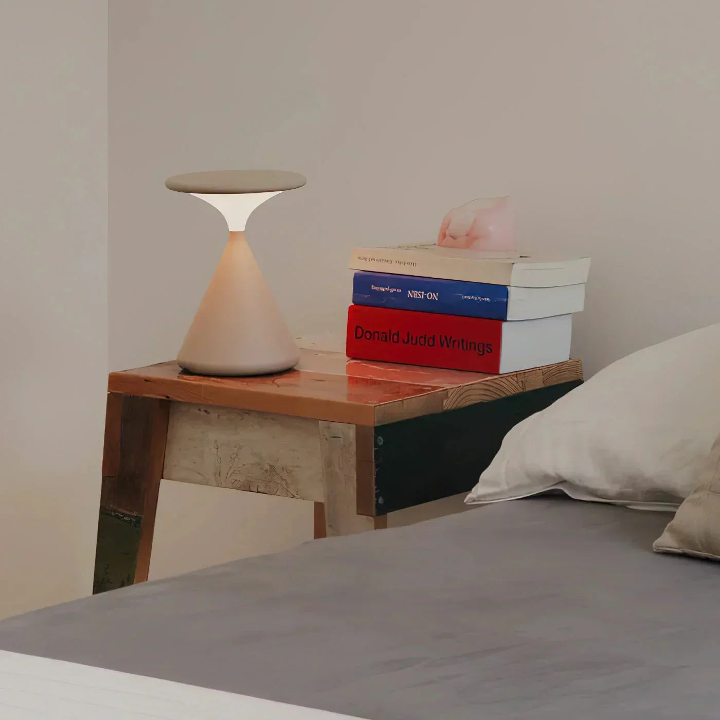 Aeron Glow | Kabellose LED-Tischleuchte im Hourglass-Design