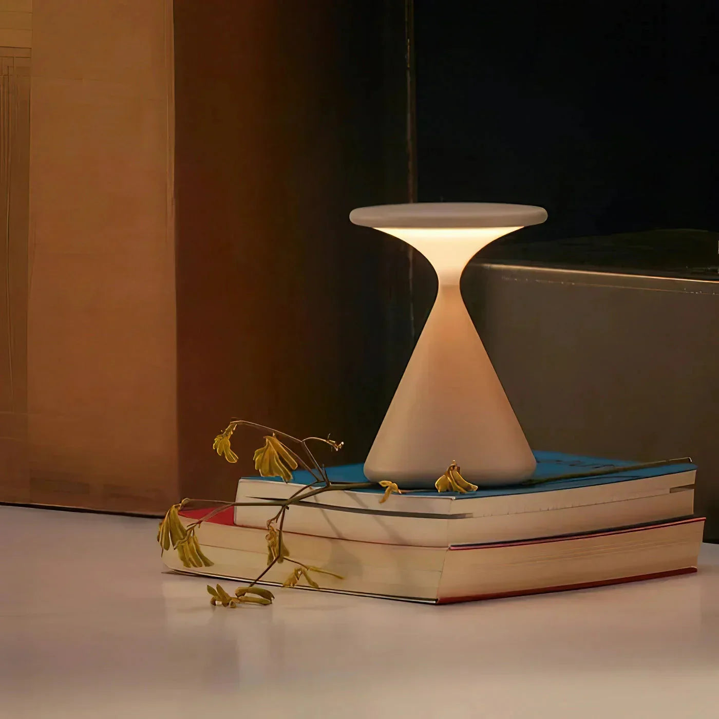 Aeron Glow | Kabellose LED-Tischleuchte im Hourglass-Design