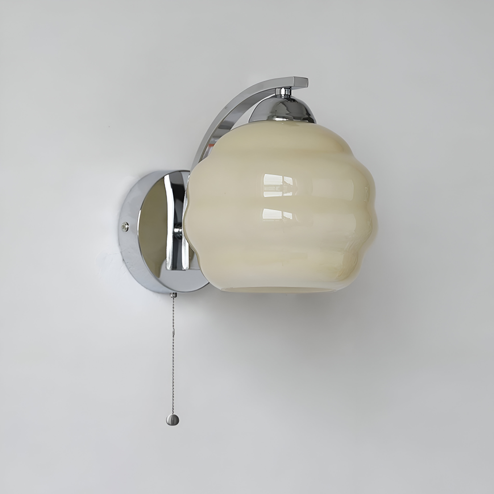 MilkyLume – Künstlerische Wandleuchte im Art-Déco-Stil aus Milchglas & Metall