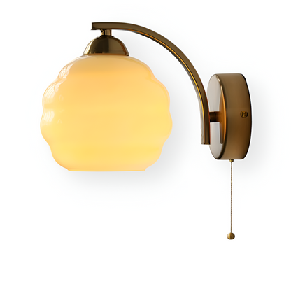 MilkyLume – Künstlerische Wandleuchte im Art-Déco-Stil aus Milchglas & Metall