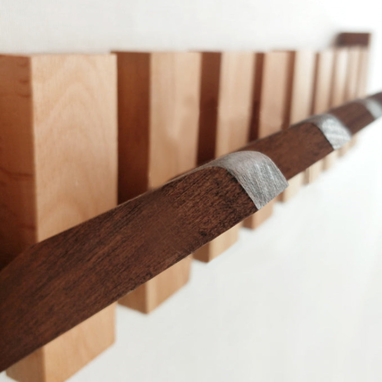 Norven Fold | Klappbarer Wandhaken aus Buchen- und Walnussholz