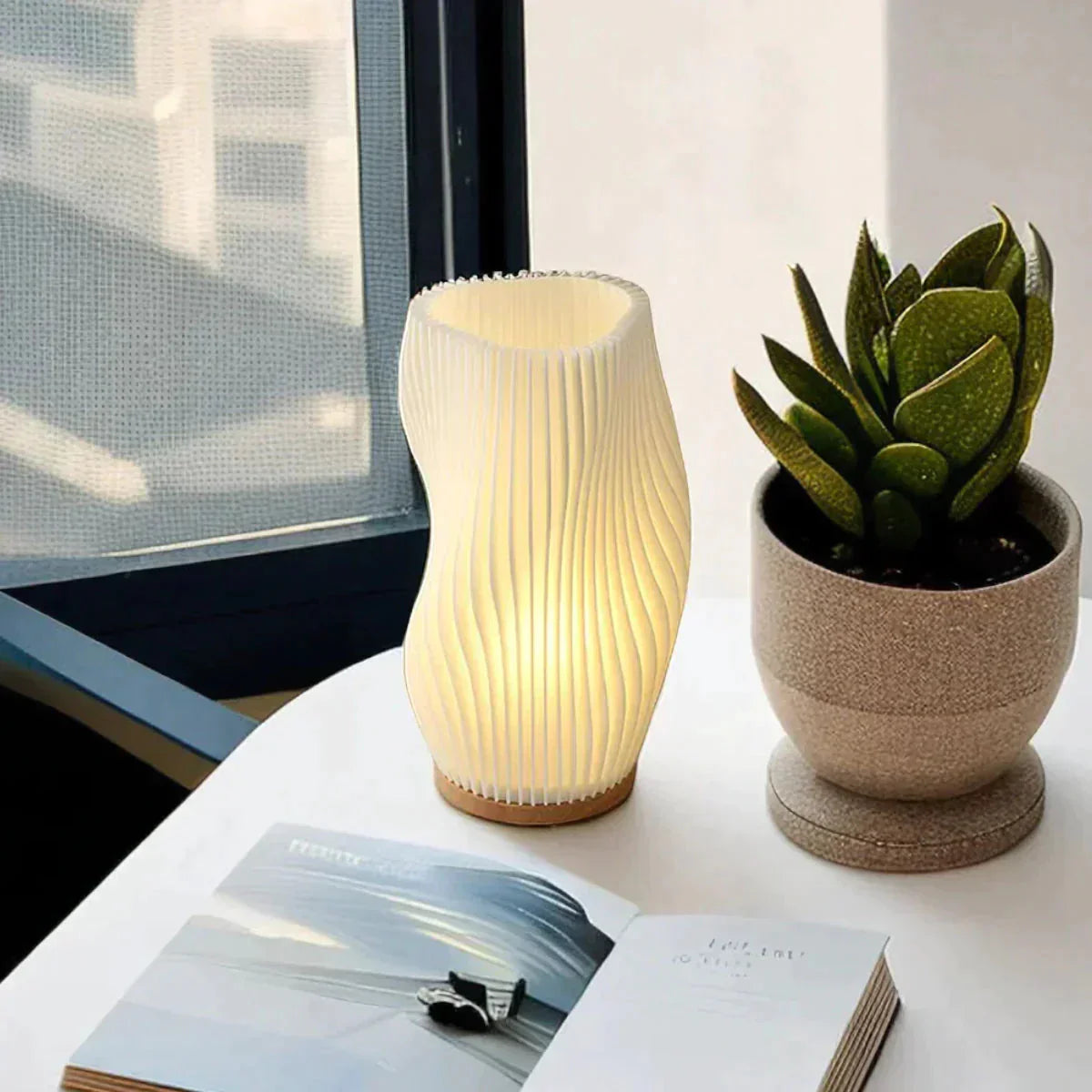 Wavecrest Aura | LED-Tischlampe im wellenförmigen Design