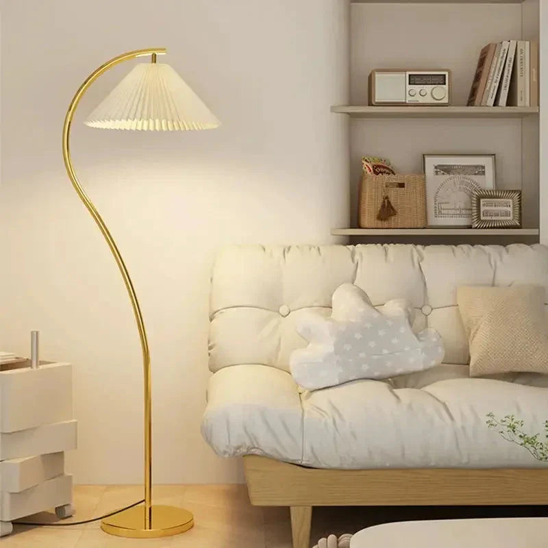 Auralis Loom | Moderne LED-Stehleuchte mit Stoffschirm im Nordic-Stil