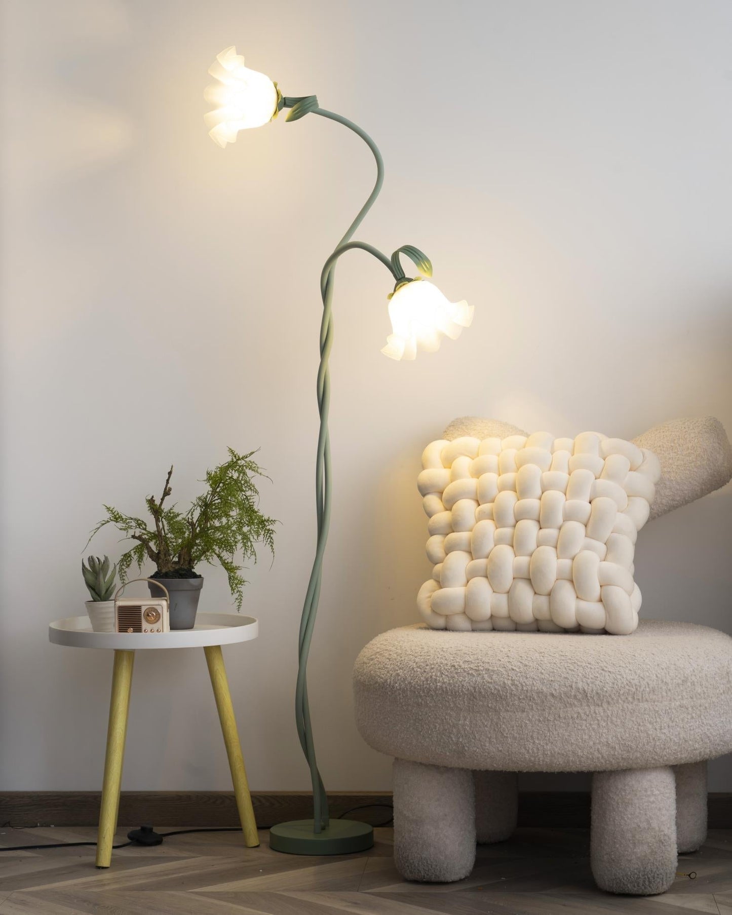 Calla Stehleuchte | LED Stehlampe in Blumenform mit dekorativem Design