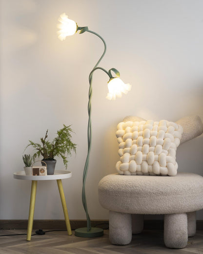 Calla Stehleuchte | LED Stehlampe in Blumenform mit dekorativem Design