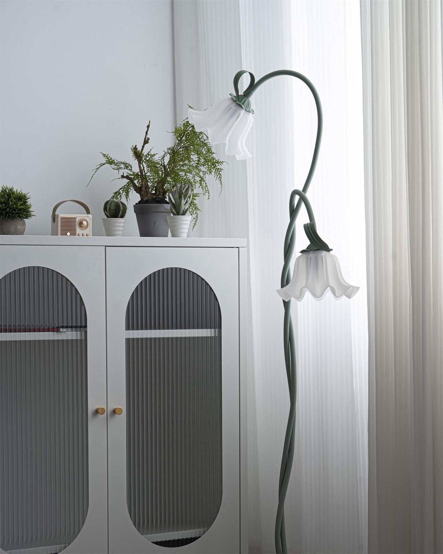 Calla Stehleuchte | LED Stehlampe in Blumenform mit dekorativem Design