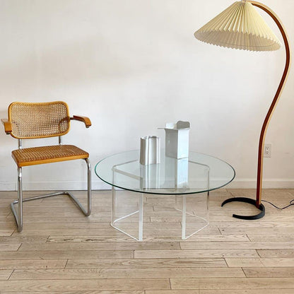 Mollera Arc | Stehleuchte aus Holz mit Leinenlampenschirm im Caprani-Stil