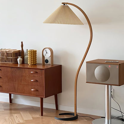 Mollera Arc | Stehleuchte aus Holz mit Leinenlampenschirm im Caprani-Stil