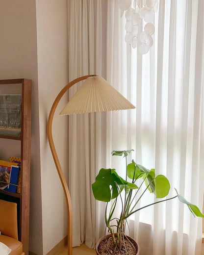 Mollera Arc | Stehleuchte aus Holz mit Leinenlampenschirm im Caprani-Stil