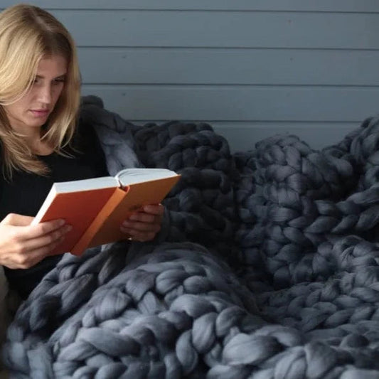 NordWeave | Edle XXL Strickdecke aus weichem Garn für Wohn- & Schlafzimmer