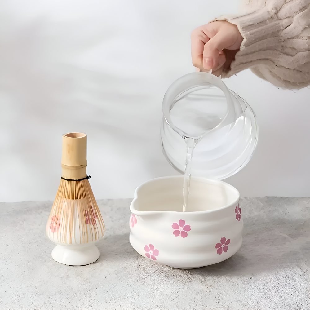 Matcha Set 5 Teilig | Weiße Florale Schale 460 ml | Mit Bambusbesen | Keramik