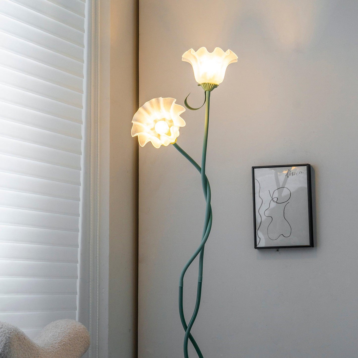 Calla Stehleuchte | LED Stehlampe in Blumenform mit dekorativem Design