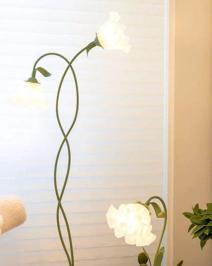 Calla Stehleuchte | LED Stehlampe in Blumenform mit dekorativem Design