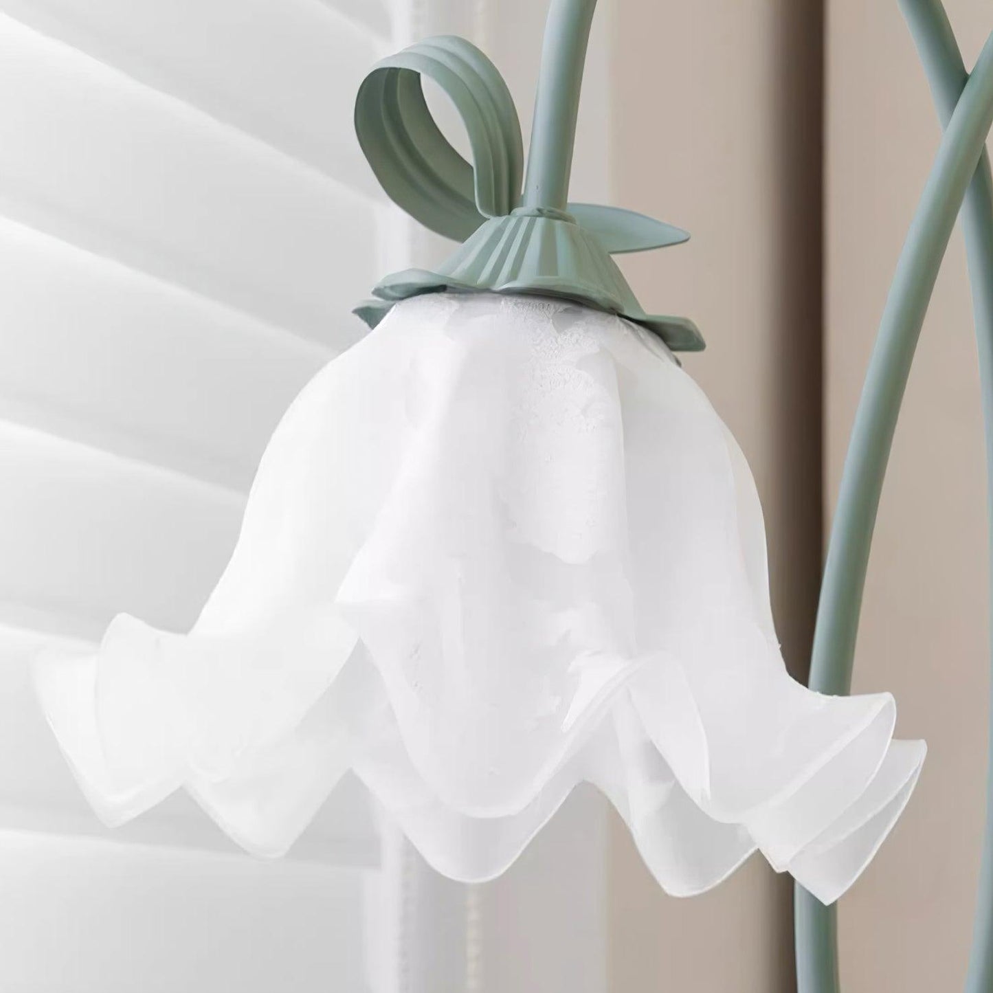 Calla Stehleuchte | LED Stehlampe in Blumenform mit dekorativem Design