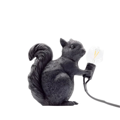 Squirola | LED-Tischlampe mit Eichhörnchenfigur im nordischen Stil