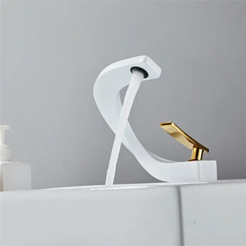 Sivra | Hochwertiger Design-Wasserhahn für moderne Badezimmer