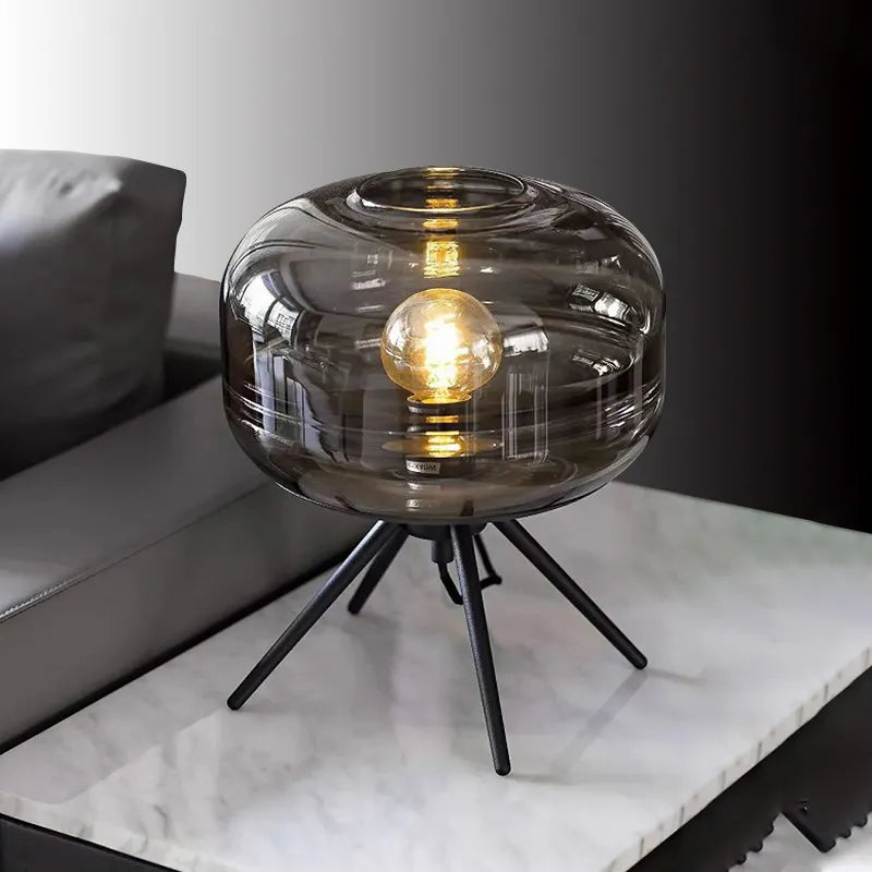 Stella statief tafellamp met glazen kap – modern design en warm licht