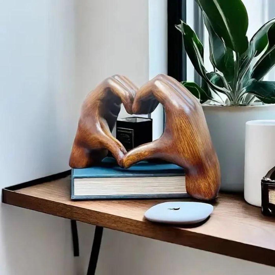 LoveSculpt Figur | Dekorative Holzskulptur, handgefertigt für wohnliche Akzente