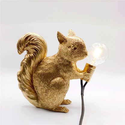 Squirola | LED-Tischlampe mit Eichhörnchenfigur im nordischen Stil
