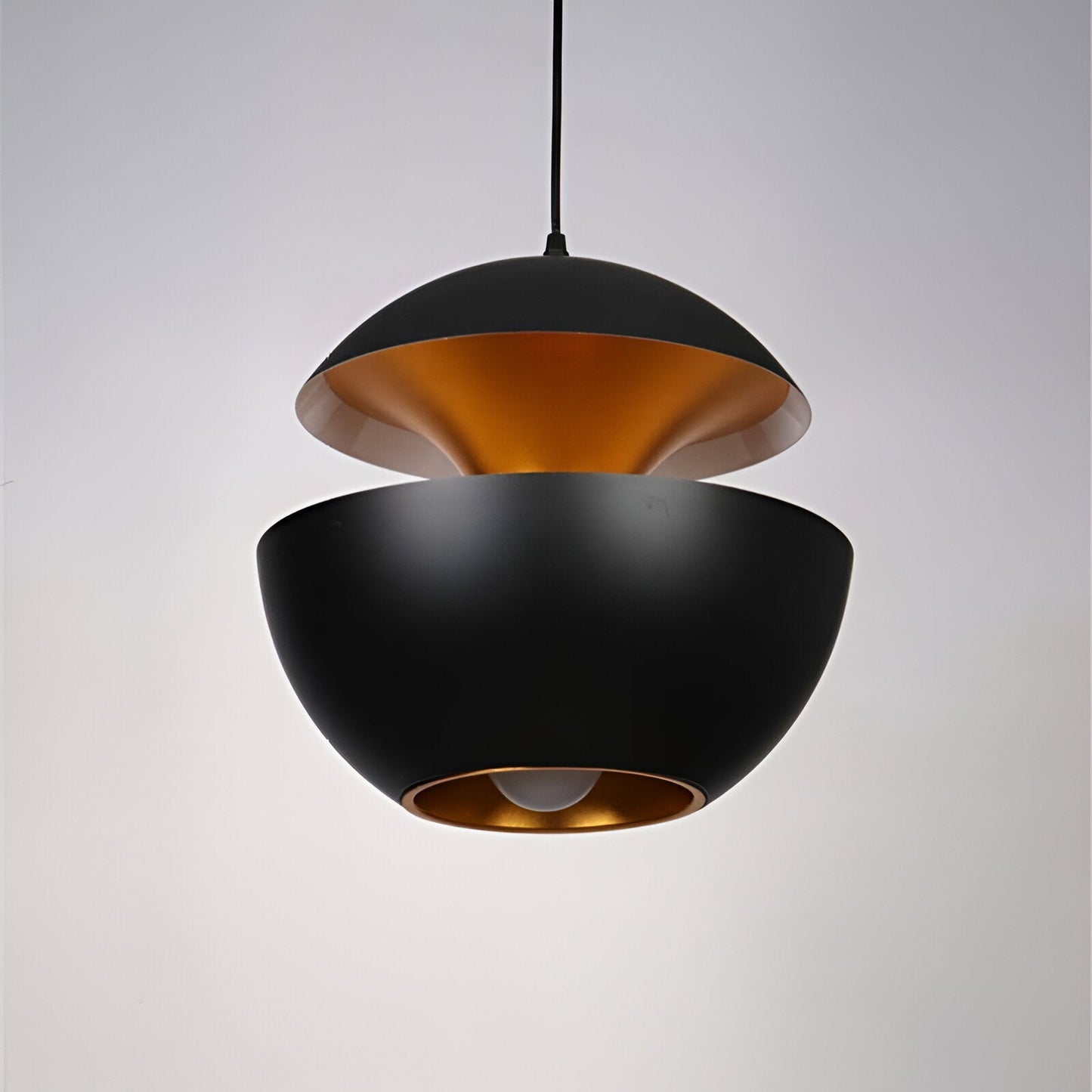 AppleGlow Pendelleuchte – Künstlerische E27 Hängelampe in Schwarz-Weiß mit Sonnendesign