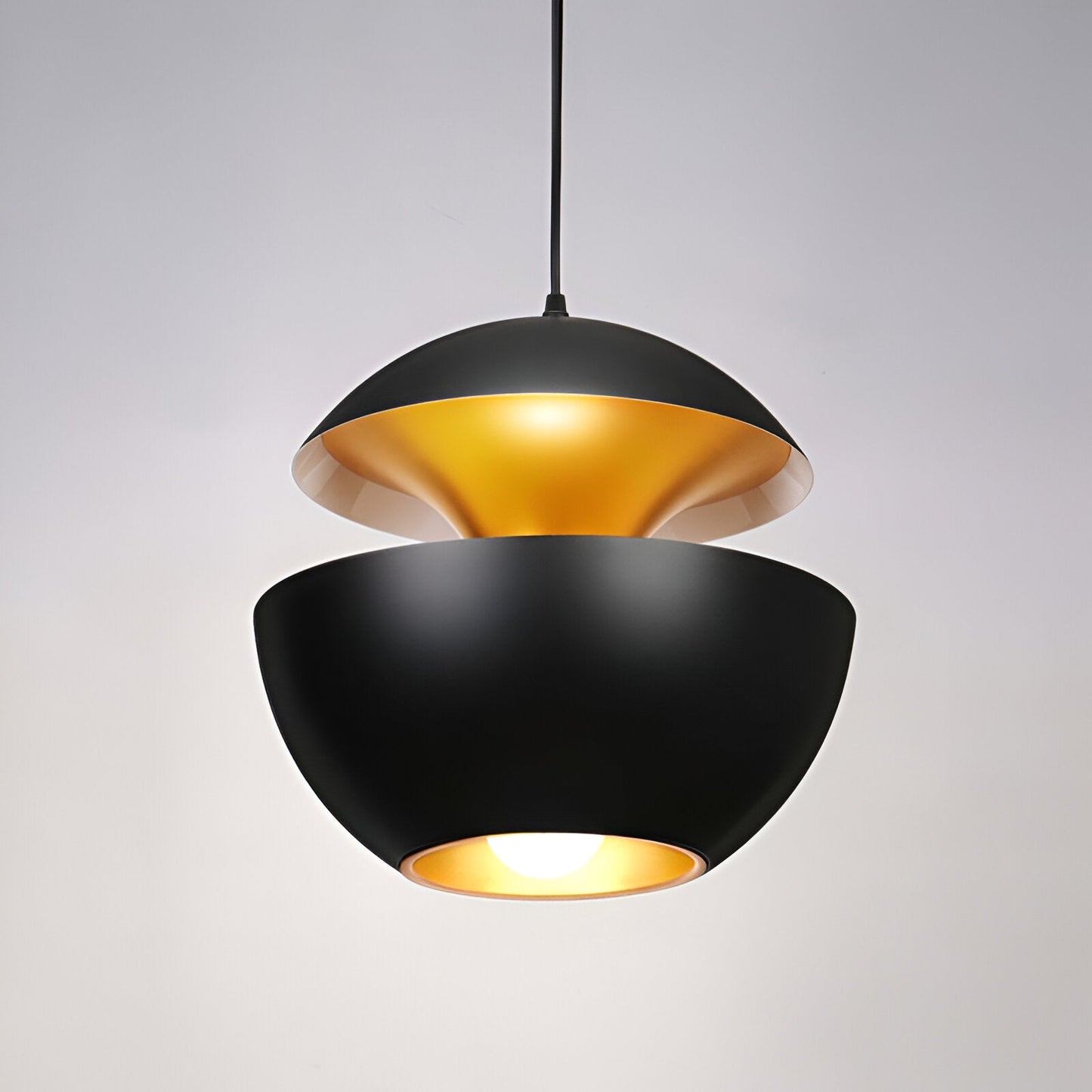 AppleGlow Pendelleuchte – Künstlerische E27 Hängelampe in Schwarz-Weiß mit Sonnendesign