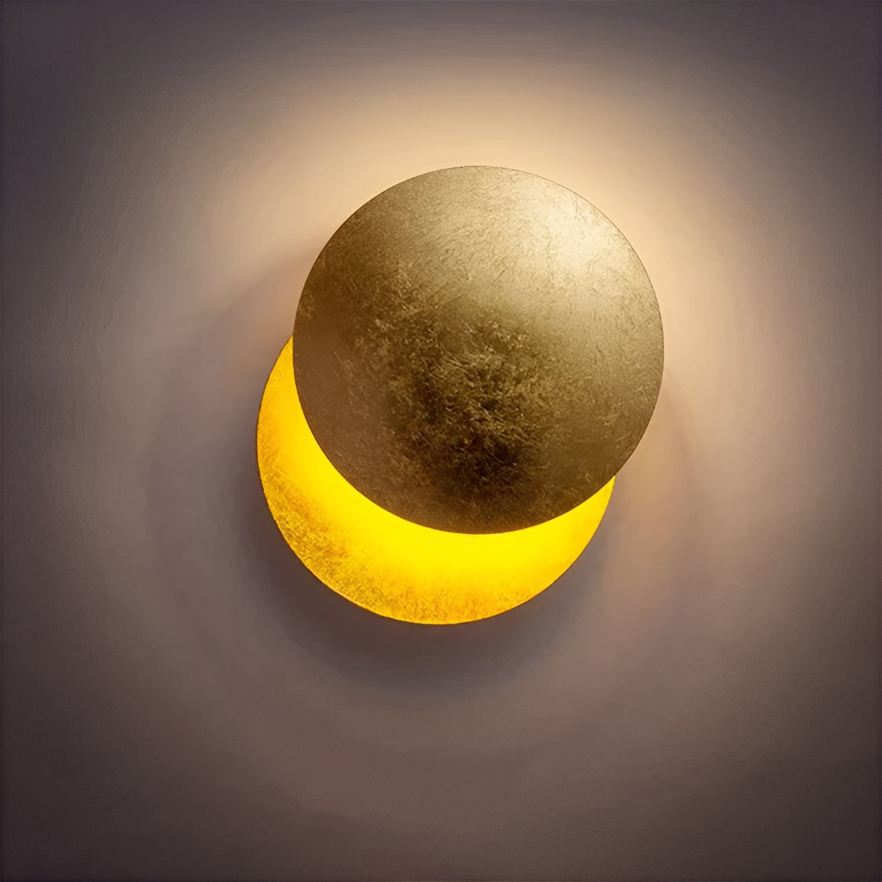 Lunara Halo | 360° drehbare LED-Wandleuchte mit ambientem Licht