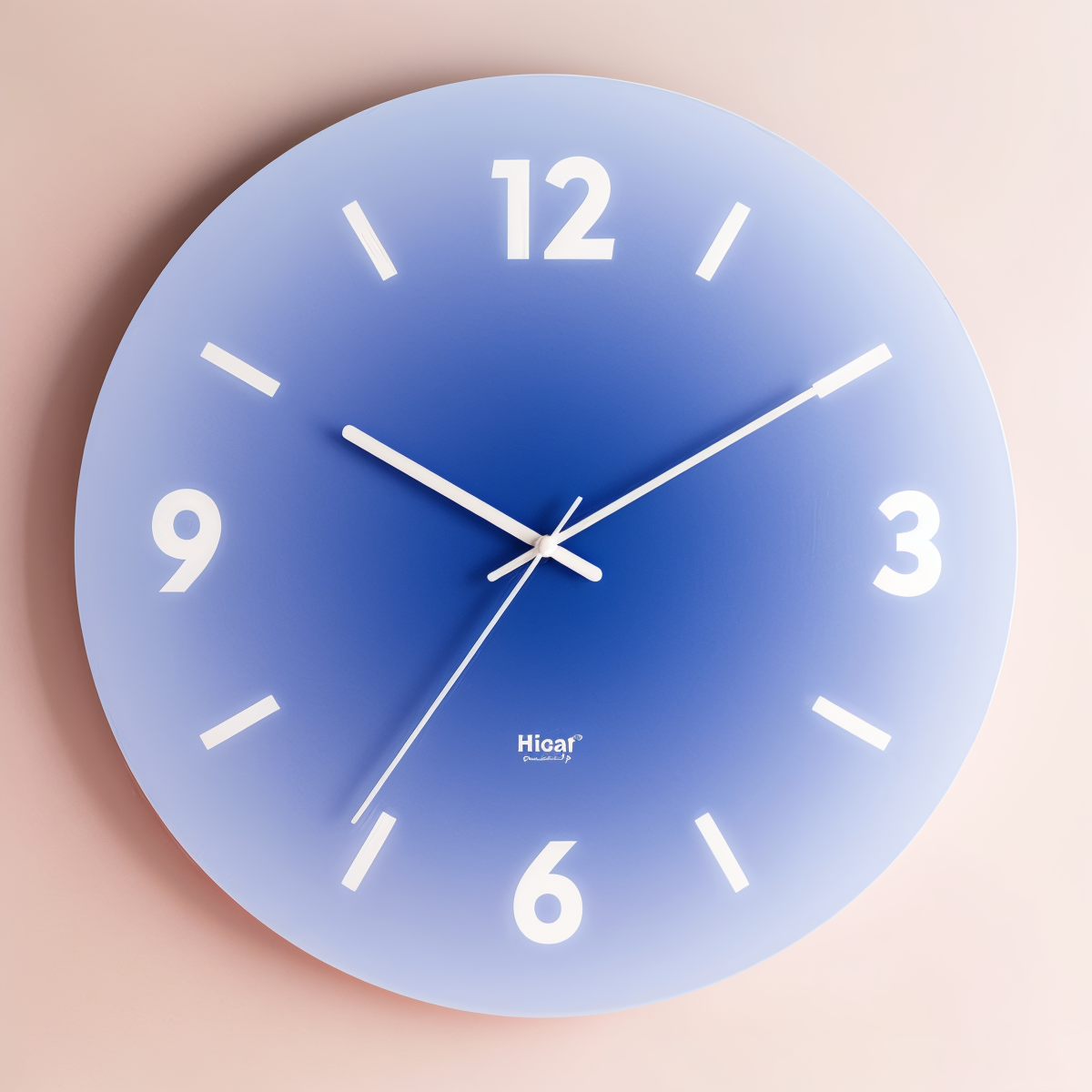 Solvyn Glow | Geräuschlose Glas-Wanduhr in Rundform mit Farbverlauf