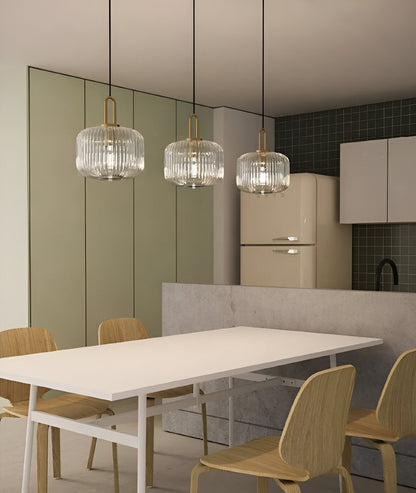 ClaChic lamp | Noordse hanglamp van glas, geribbeld ontwerp in wit & goud