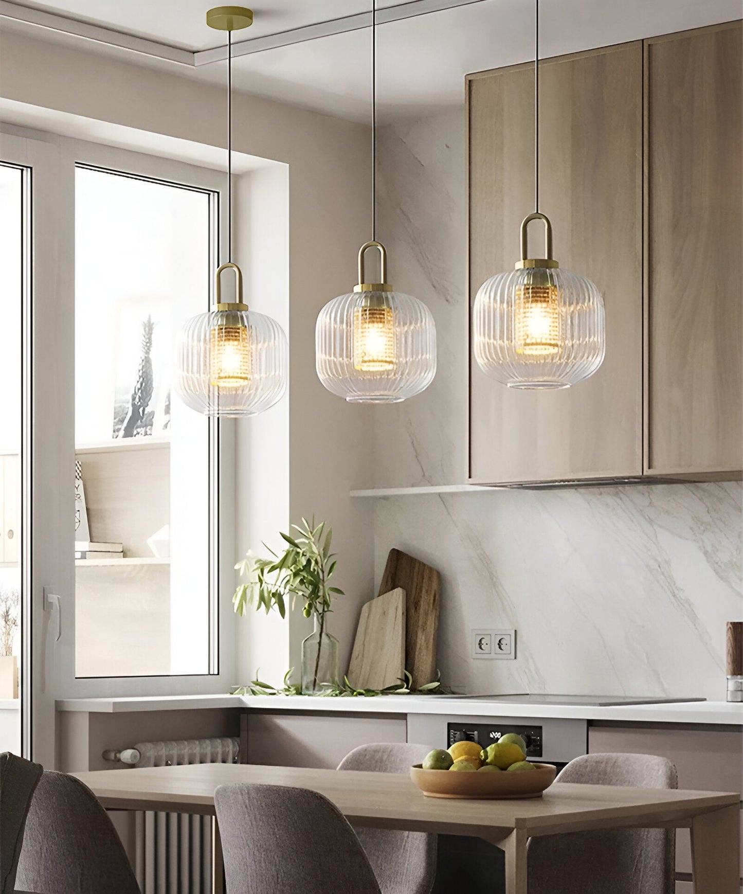 ClaChic lamp | Noordse hanglamp van glas, geribbeld ontwerp in wit & goud