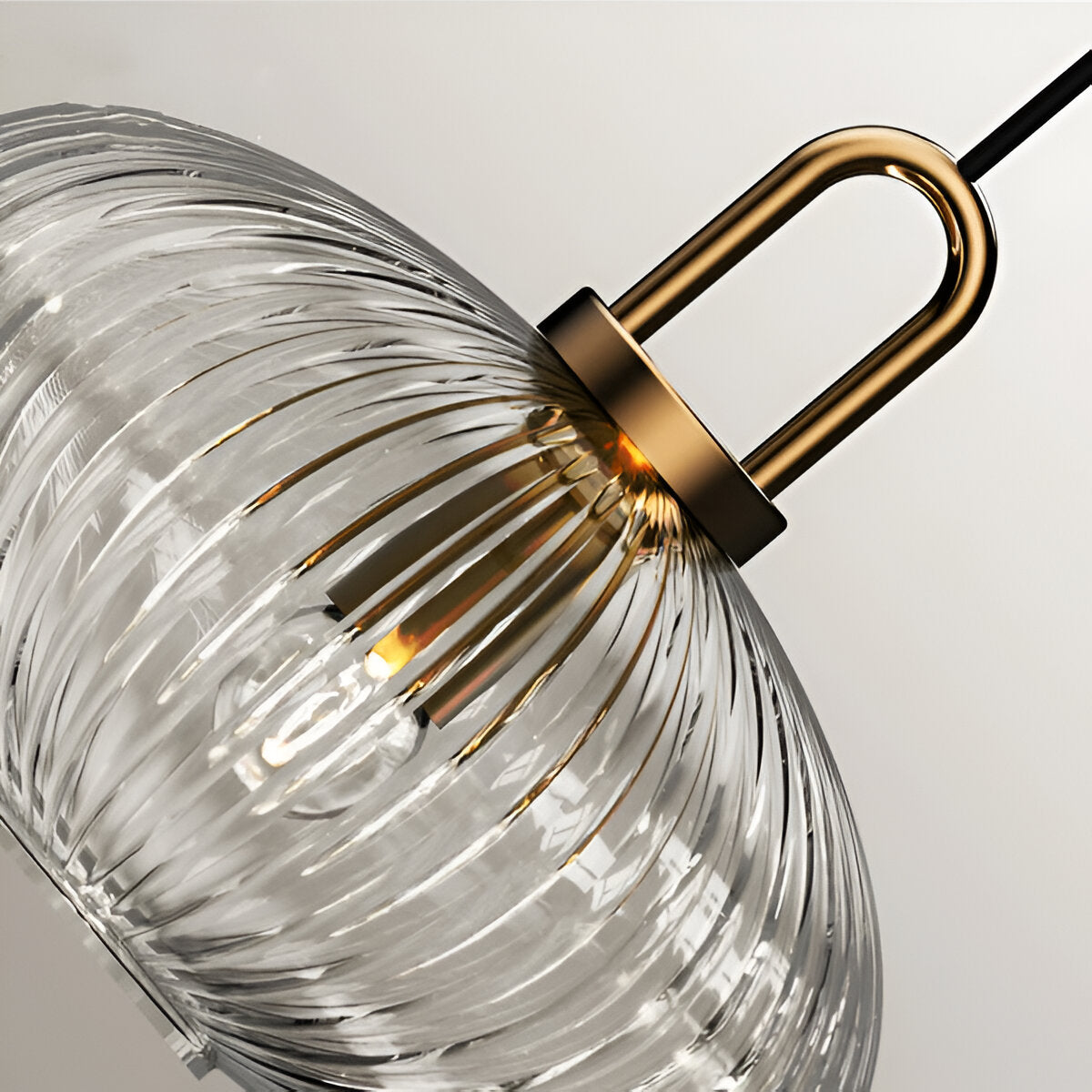 ClaChic lamp | Noordse hanglamp van glas, geribbeld ontwerp in wit & goud