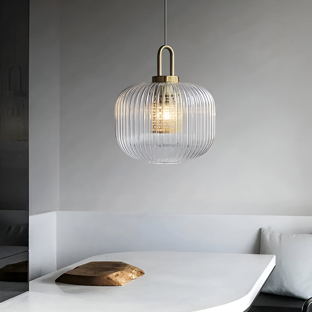 ClaChic lamp | Noordse hanglamp van glas, geribbeld ontwerp in wit & goud