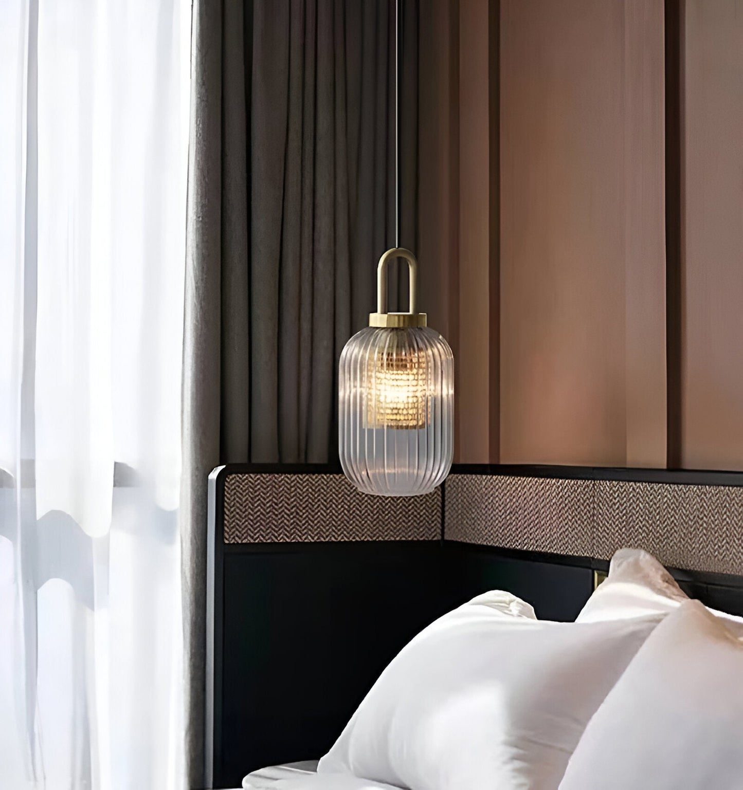 ClaChic lamp | Noordse hanglamp van glas, geribbeld ontwerp in wit & goud
