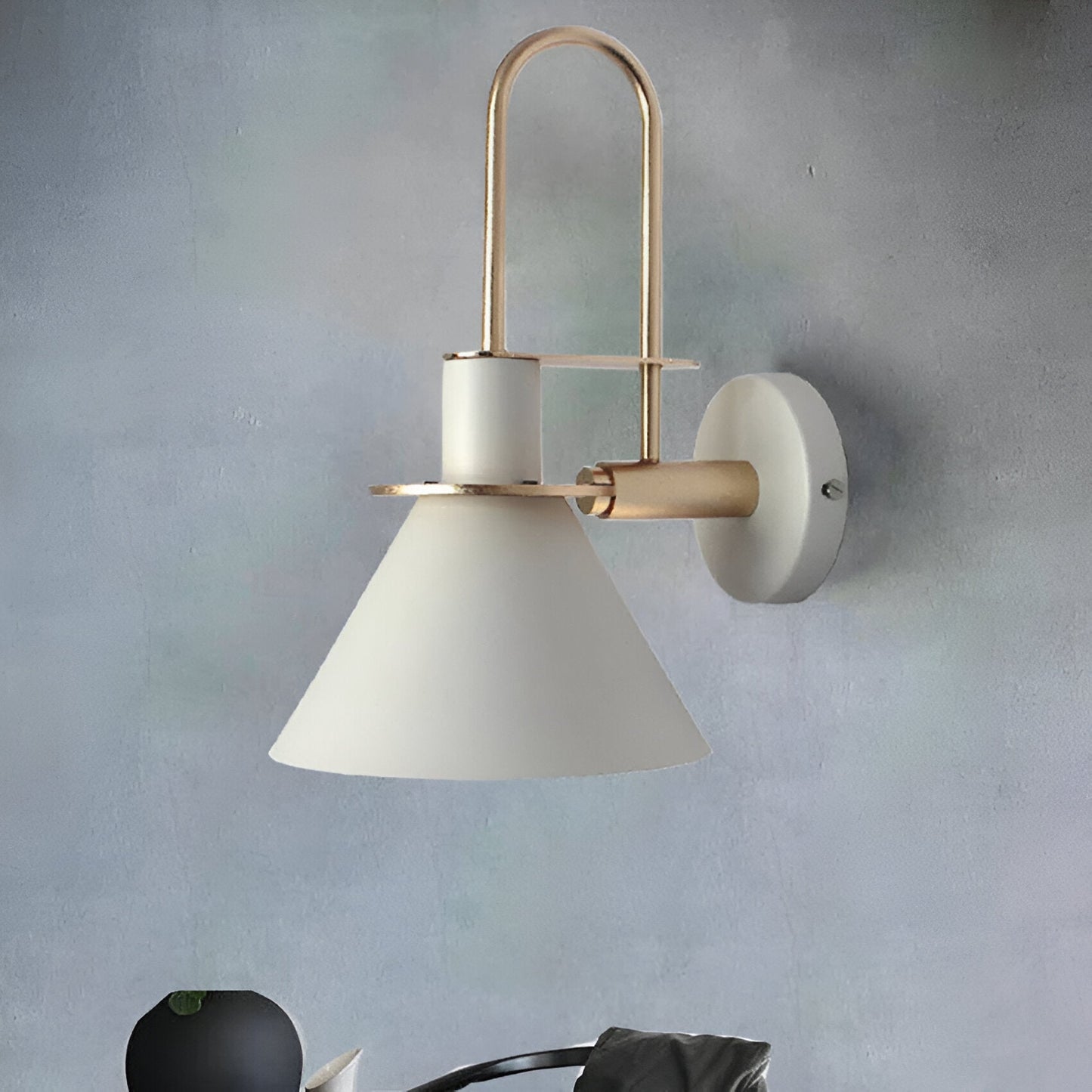 Zoralia | Postmoderne LED-Wandleuchte im trompetenförmigen Design