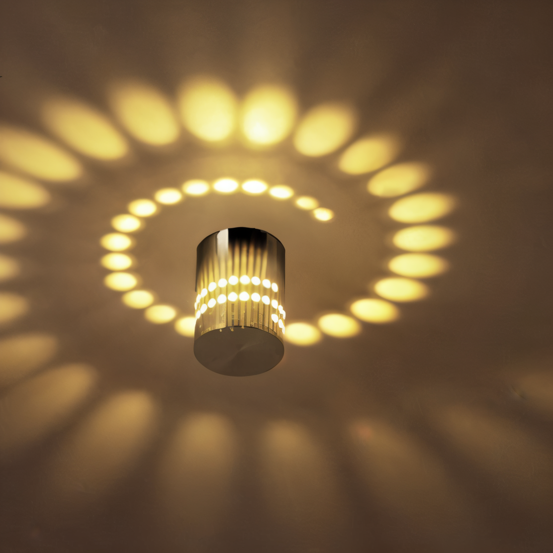 Lythera | Zylindrische LED Wandleuchte mit farbiger Spiralbeleuchtung