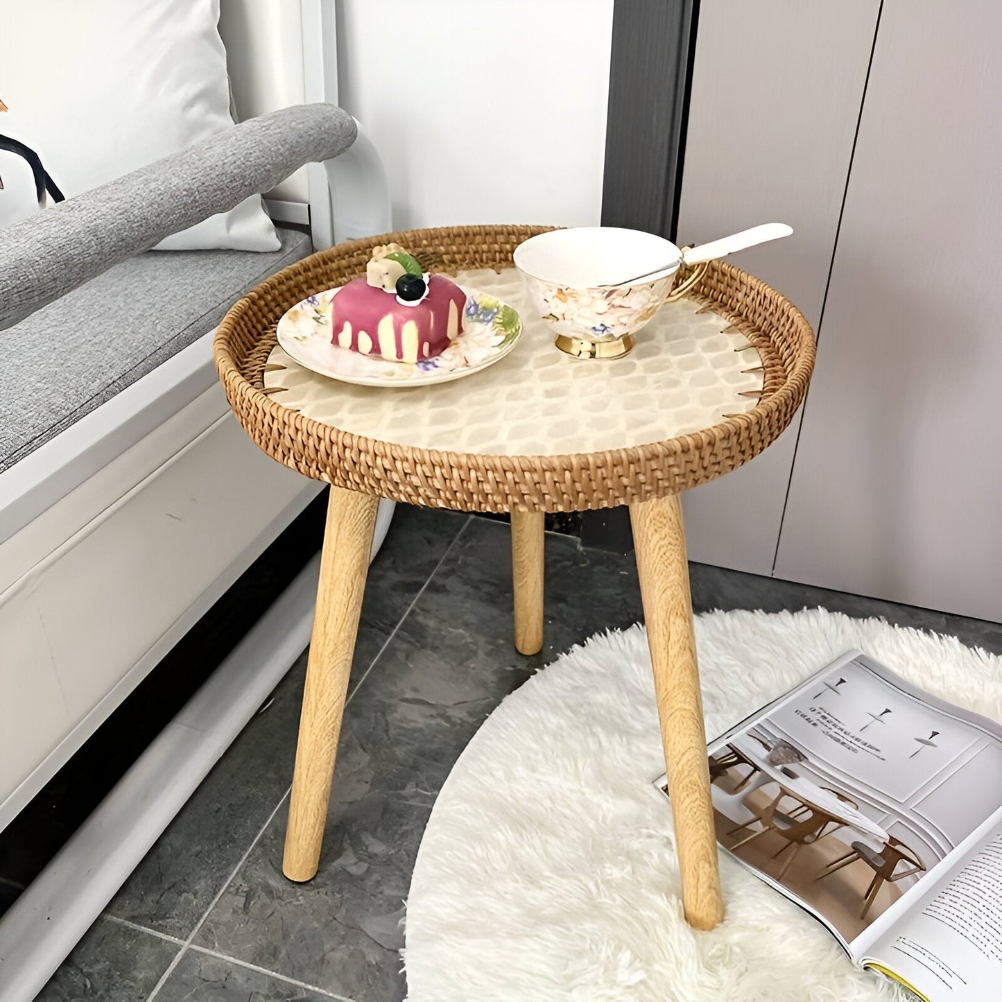 Scandi Couchtisch – Runder handgefertigter Rattan Couchtisch aus Holz im nordischen Design