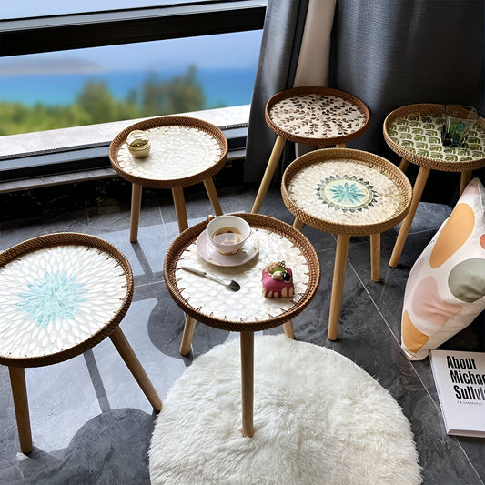 Scandi Couchtisch – Runder handgefertigter Rattan Couchtisch aus Holz im nordischen Design