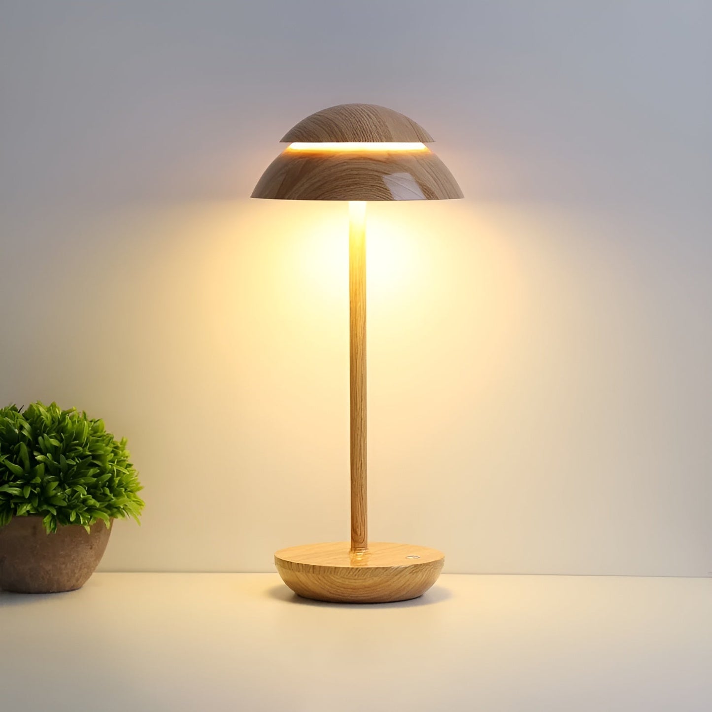 UmbraGlow Slim | Kabellose LED-Tischleuchte mit Schirm im minimalistischen Design
