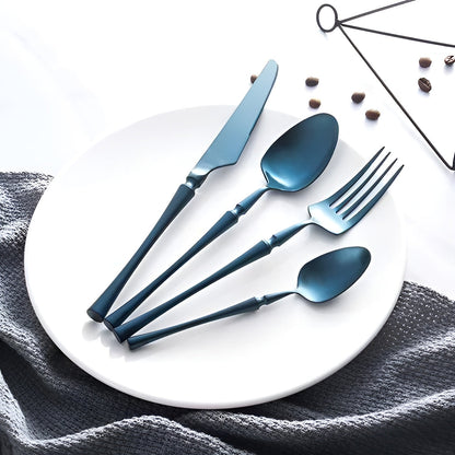 LuxeFeast Noir | 16-teiliges schwarzes Besteckset mit goldfarbenen Details
