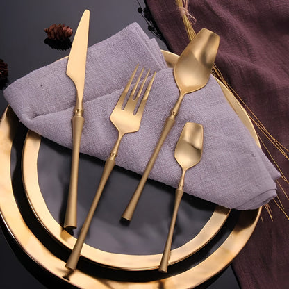 LuxeFeast Noir | 16-teiliges schwarzes Besteckset mit goldfarbenen Details