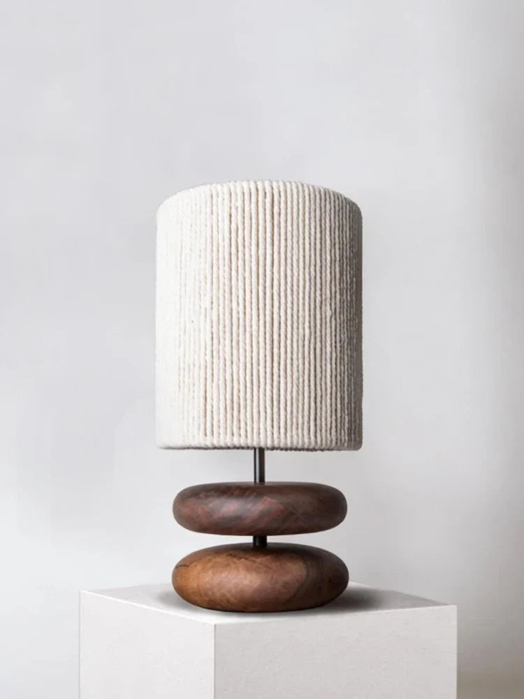 RusticTwine | Tafellamp walnoot vlechtwerk | Handgemaakte houten lamp met touwenkap & warm LED-licht