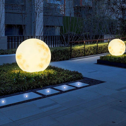 Lunara Glóma | Wiederaufladbare LED Gartenlampe in Mondform