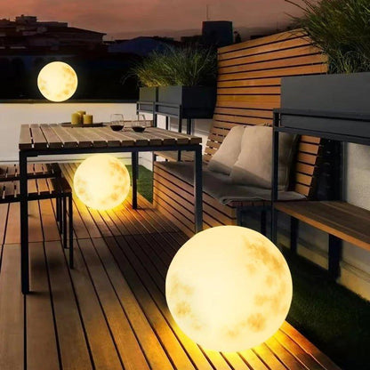 Lunara Glóma | Wiederaufladbare LED Gartenlampe in Mondform