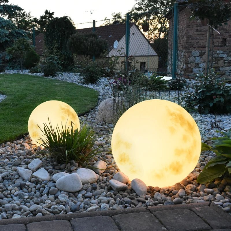 Lunara Glóma | Wiederaufladbare LED Gartenlampe in Mondform