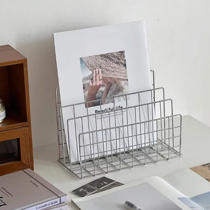 Ferro Grid | Metallisches Tischregal mit Netzstruktur für Magazine & Küche