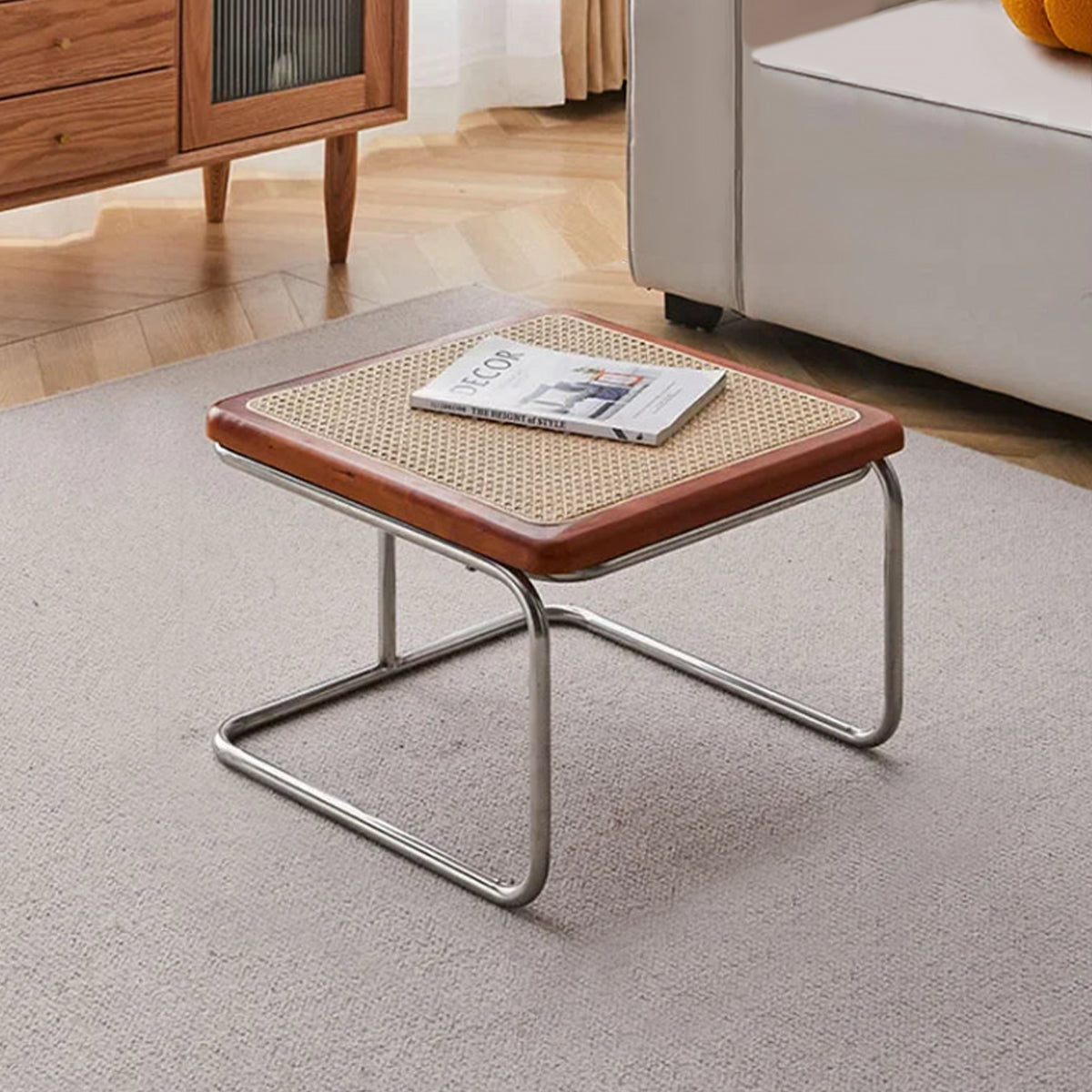 Solvia Cane | Runder Couchtisch aus Rattan mit Glasplatte im Mid-Century-Stil