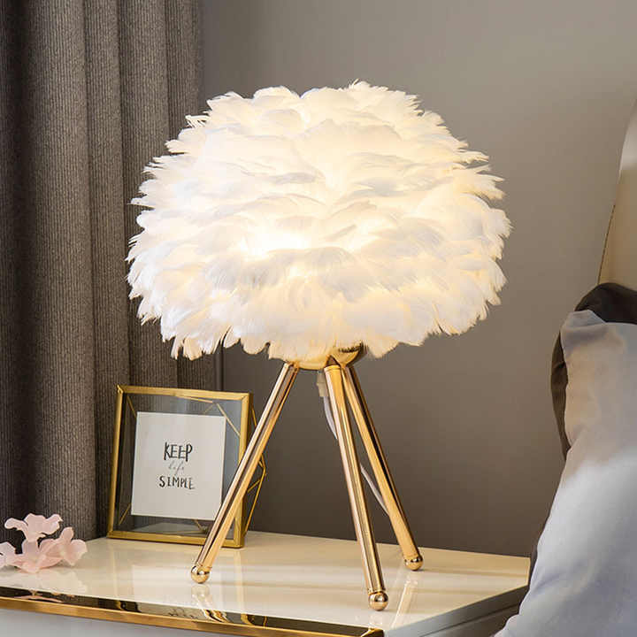 Plumora Lux | Dimmbare Tischleuchte mit edlen Federn im modernen Design