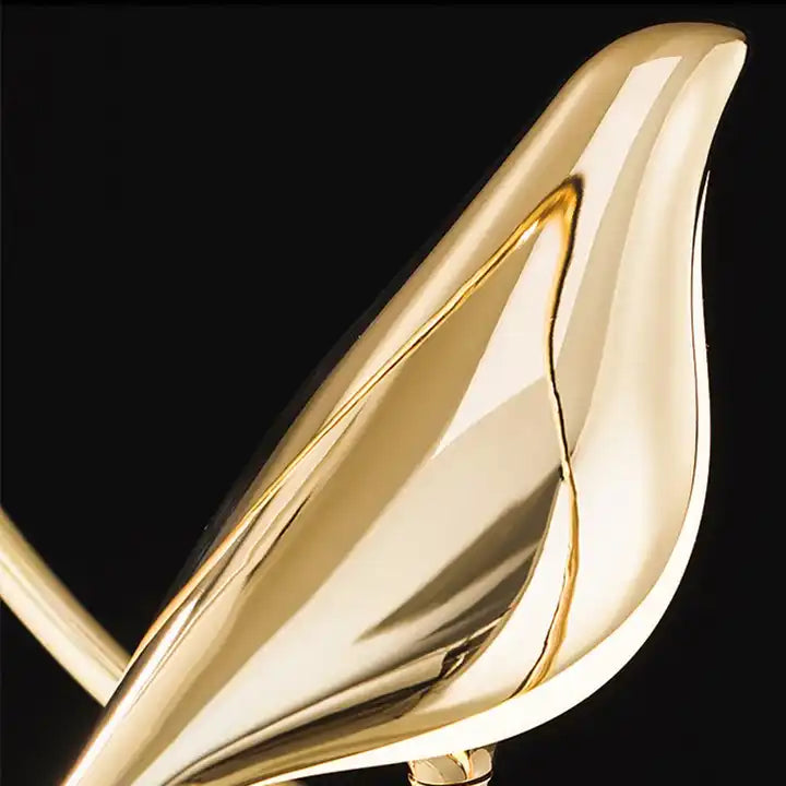 Aviora | Pendelleuchte mit goldenem Vogel und LED-Licht